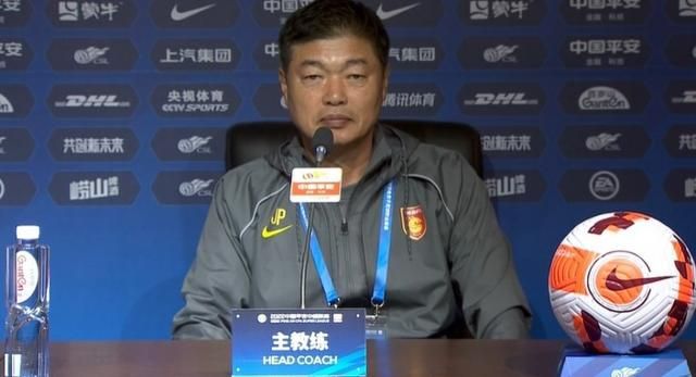 尤文计划更新前锋阵容，替换弗拉霍维奇，这是因为球员最近三个月仅打入1球，并且他还是球队中薪水最高的球员。